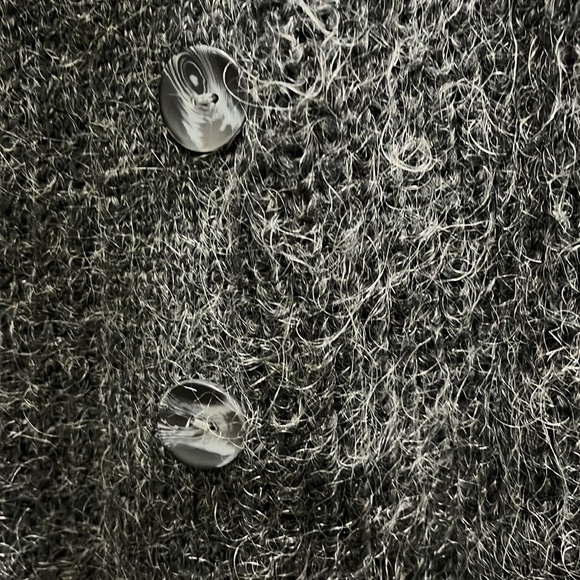 Fuzzy, warm sweater. - Picture 4 of 5